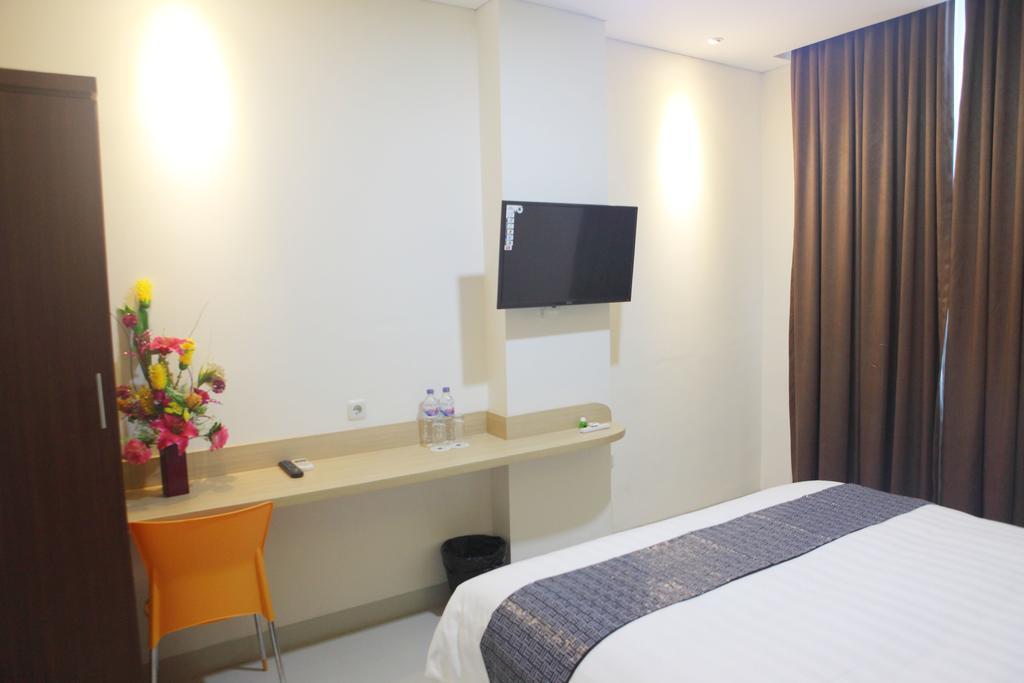 Miko Hotel Makassar Room photo