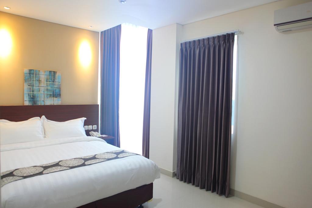 Miko Hotel Makassar Room photo